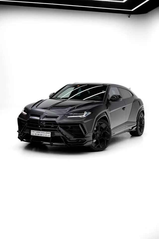 Lamborghini Urus — Black