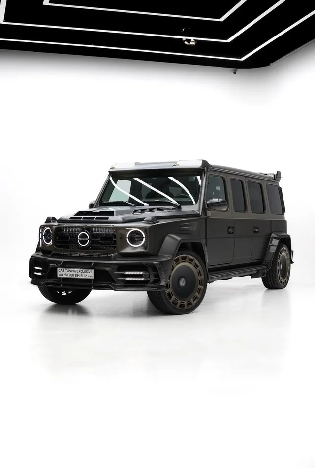 Mercedes-Benz G-Class Rear Lounge — Black / Olive