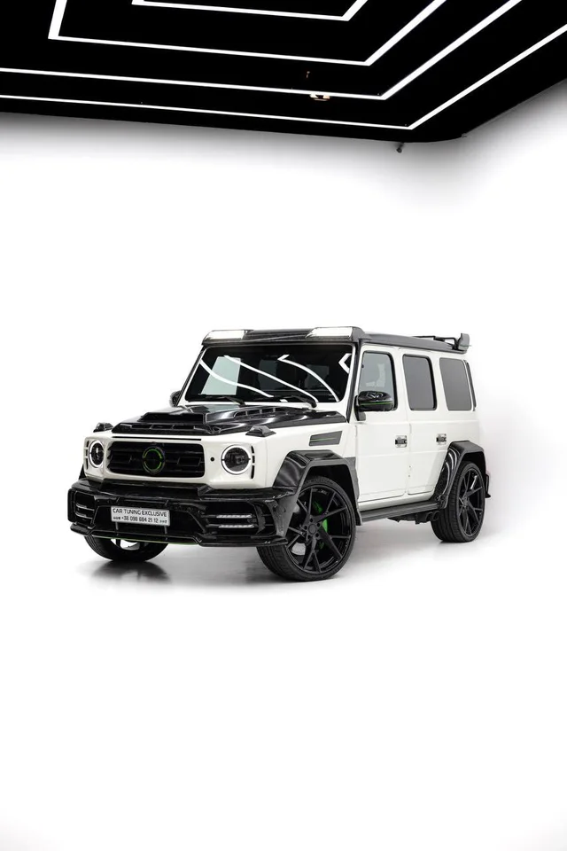 Mercedes-Benz G-Class — White / Green
