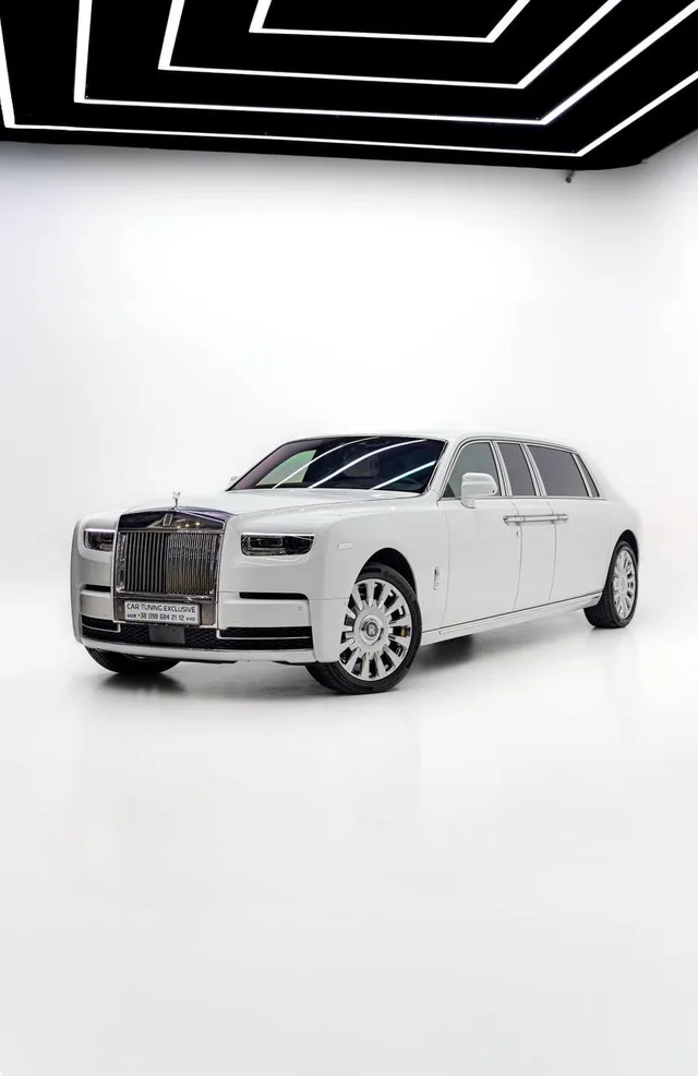 Rolls-Royce Phantom — White / Magenta
